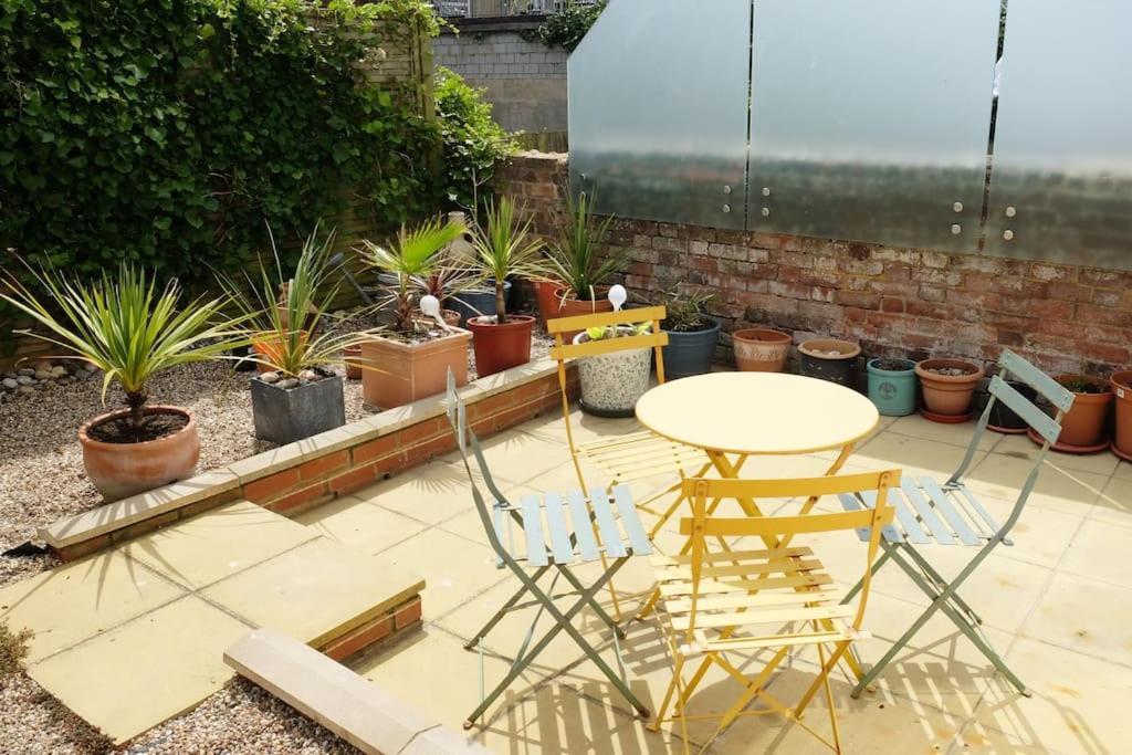 Appartamento Spacious Two Bedroom, Two Bathroom Nest With Garden *