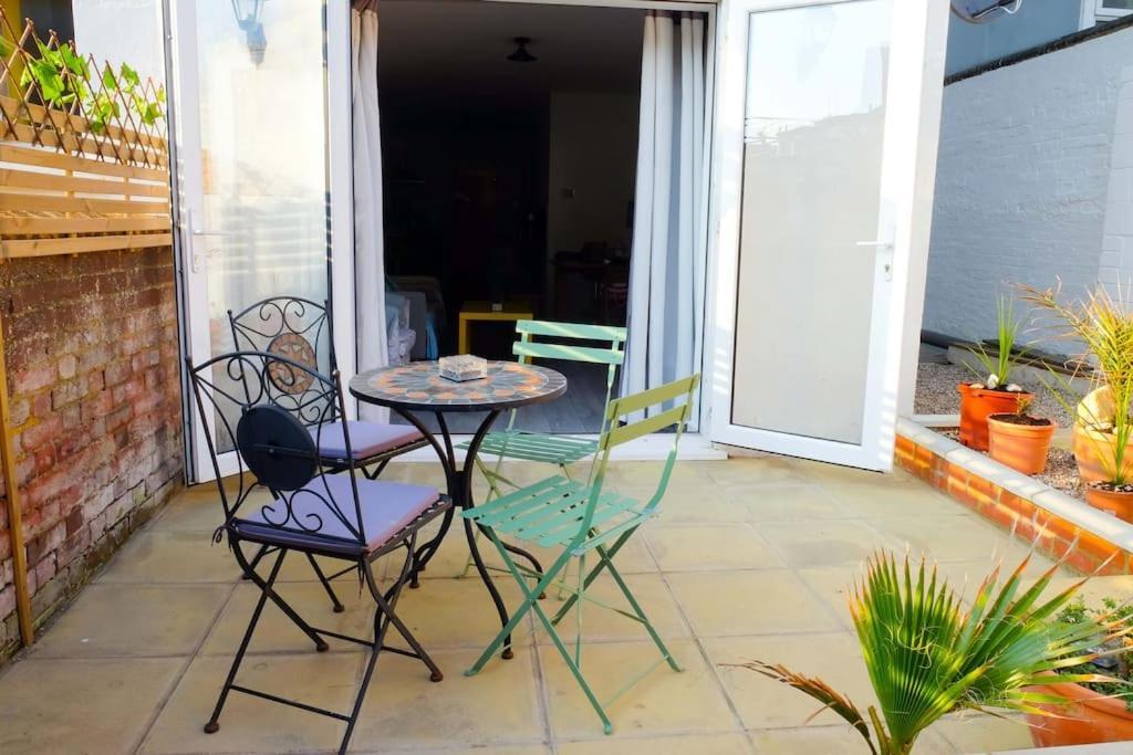Appartamento Spacious Two Bedroom, Two Bathroom Nest With Garden *