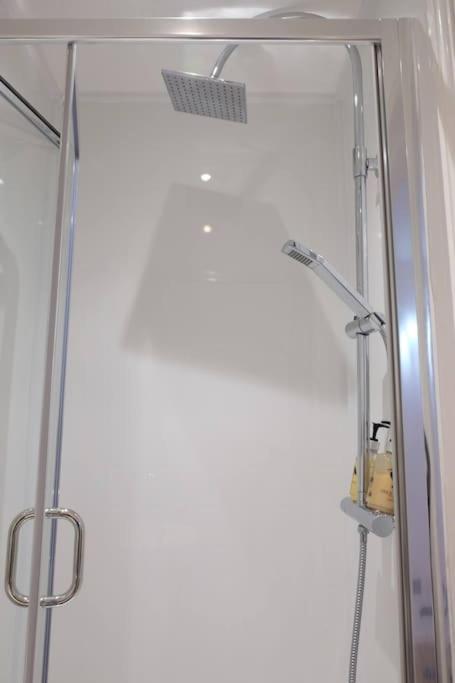 Spacious Two Bedroom, Two Bathroom Nest With Garden