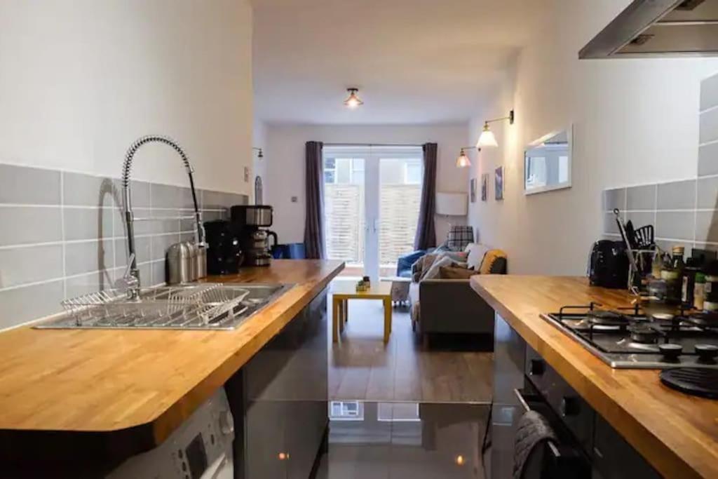 Appartamento Spacious Two Bedroom, Two Bathroom Nest With Garden *