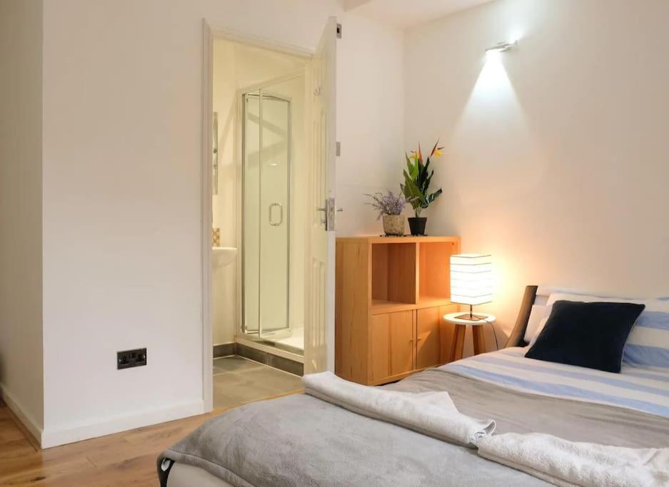 Spacious Two Bedroom, Two Bathroom Nest With Garden St Leonards-on-Sea